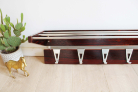 Vintage kapstok van hout en metaal. Retro Mid Century design wandkapstok
