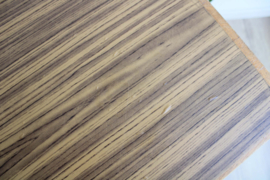 Houten vintage side table. Retro design bijzet/planten tafel