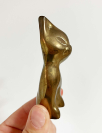 Klein vintage messing poesje.  Goudkleurige katten beeldje