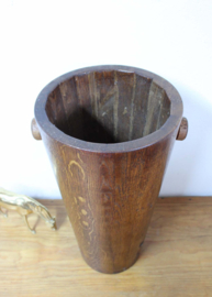 Hoge retro brutalist pot. Houten vintage paraplubak,  '70?