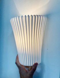 Keramieken vintage plissé lamp - Bista - IKEA. Witte retro design wandlamp