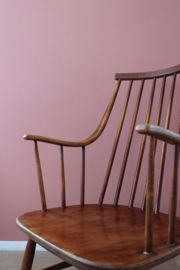 Houten vintage spijlenstoel - Lena Larsson - Nesto. Scandinavisch design stoel.