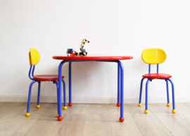 Vintage kindertafel met 2 stoeltjes - Puzzle - IKEA. Retro tafel - Memphis stijl.