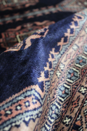 Lang blauw Oosters kleed / loper. Handgemaakt vintage Perzisch tapijt