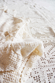 Gehaakte witte vintage sprei. Romantische deken / plaid, eenpersoons/twijfelaar