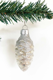 Grote glazen vintage kerstbal - dennenappel. Zilveren kerstornament