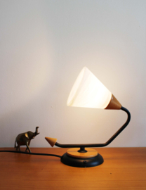Vintage wandlampje met glazen kap. Retro design lamp - Massive