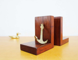Set houten vintage boekensteunen met ankers en nautische presse papier.