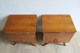 Set vintage nachtkastjes. Houten Mid Century retro kastjes
