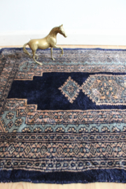 Handgemaakt vintage Perzisch tapijt.  Blauw Oosters bidkleed / loper.