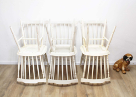Set van 6 vintage spijlenstoelen. Houten witte retro stoelen