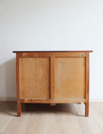 Antieke houten commode met marmeren blad. Vintage kast / Art Deco dressoir