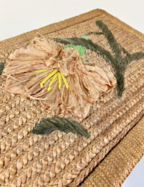 Rieten vintage mandje met bloemetjes. Boho rotan mand / naaikist