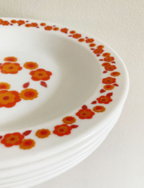 Set van 5 vintage borden - Arcopal -Lotus.  Retro bordjes met oranje bloemen