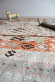 Vintage Kelim vloerkleed. Pastel-kleurig Oosters tapijt/Bohemien kleed.
