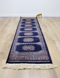 Lang blauw Oosters kleed / loper. Handgemaakt vintage Perzisch tapijt