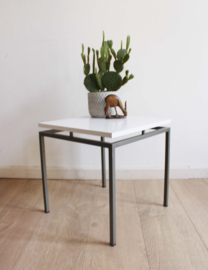 Vitage bijzettafel met wit blad, Stiemsma? Retro design tafeltje