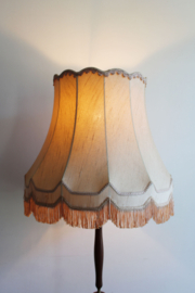 Royale vintage schemerlamp met kap. Retro vloerlamp a la oma.