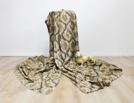 Twee vintage gordijnen met gebloemde barok print . Set lange retro overgordijnen