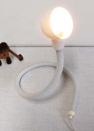 Buigbare vintage Snake lamp. Witte retro design lamp in Hebi stijl.