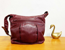 Italiaanse rood lederen vintage handtas - Carol. Bordeauxrode leren schoudertas.