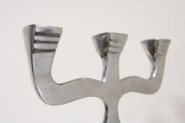 Vintage Brutalist kandelaar. Retro design kaarsenhouder