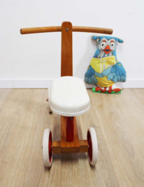 Houten vintage loopfiets van Rolli. Retro kinder fiets / speelgoed