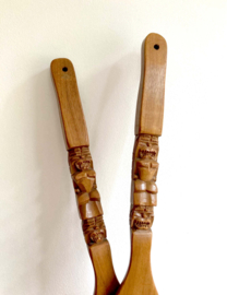 Groot houten retro bestek. Vintage wanddecoratie / Tiki lepel en vork