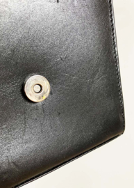 Zwart lederen schoudertas van H.J. de Rooy. Vintage crossbody handtas