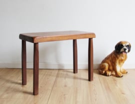 Houten robuuste vintage bijzettafel. Massieve brutalist plantentafel