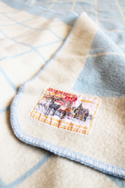 Lichtblauw wollen vintage dekentjes van AaBe. Retro sprei / babydeken