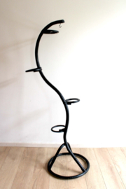 Vintage rotan plantenstandaard. Retro bamboe 'slang' voor plantjes.