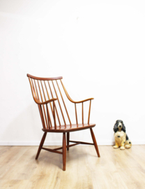 Houten vintage spijlenstoel - Lena Larsson - Nesto. Scandinavisch design stoel.