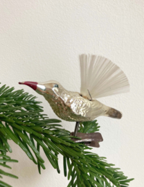 Glazen vintage kerstversiering-vogel. Antieke kerstbal  op knijpertje