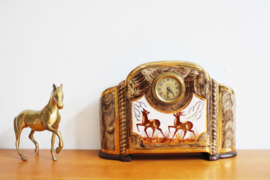 Vintage klokje met herten, Hubert Bequet stijl.  Aardewerk Art Deco klok, werkt niet.