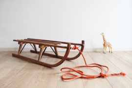 Houten vintage slee. Grote retro slede