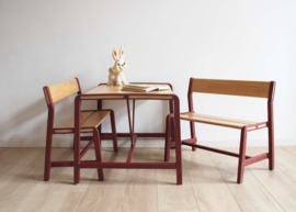 Retro kinder tafel met twee bankjes - Ypperlig. Design Hay voor IKEA.