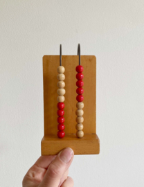 Kleine houten abacus met 40 kralen. Retro telraam / rekenmachine