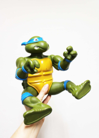 Grote vintage Teenage Mutant Ninja Turtles figuur - Leonardo. Retro TMNT pop - 1989