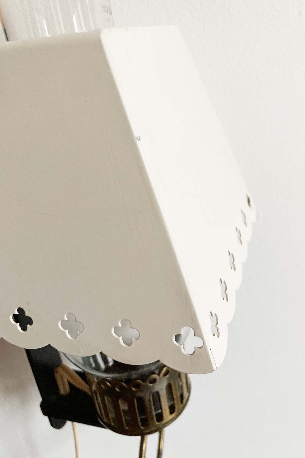 Antiek wandlampje - Schutz Mark. Vintage lampje met witte kap