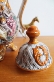 Super kitscherige karaf met deksel, Capodimonte? Grote vintage vaas