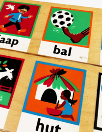 Houten vintage leesplankje - Simplex. Retro prent met woordjes