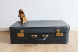Blauwe vintage koffer.  Oud retro valies met stevige buitenkant.