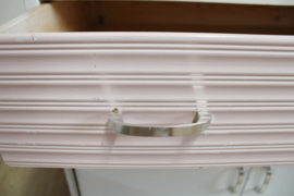 Vintage commode met ledikantje met hertje. Houten retro kast + bedje