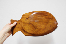 Houten vintage schaal in vis vorm. Retro bordje