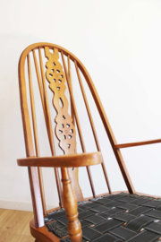 Houten Windsor schommelstoel. Originele vintage rocking chair.