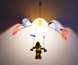Vrolijke Looney Tunes lamp met Daffy Duck. Retro hanglamp