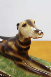 Groot gipsen beeld van een windhond. Vintage honden beeld - Art Deco stijl
