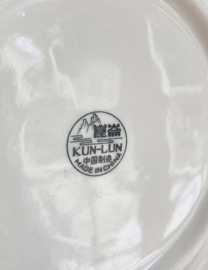 Set vintage borden, Kun - Lun - China . 4 diepe retro borden in Memphis stijl.