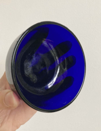 Blauw glazen vintage suikerpot in zilverkleurige houder met lepel.